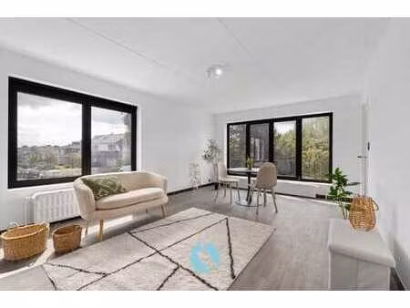 hoekappartement met 2 slaapkamers  terras en gemeenschapp...