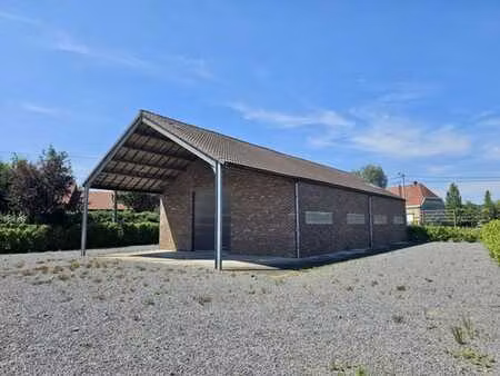 atelier/entrepôt + bureaux rénovés avec parking!