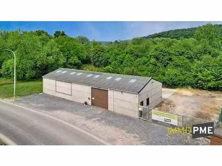 entrepôt avec bureau