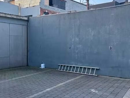 2 places de parking à ciel ouvert à louer