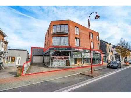 showroom + entrepôts + permis déjà accordé pour appart 2 ch