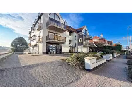 commerce idéalement situé sur la kustlaan / minigolf zoute