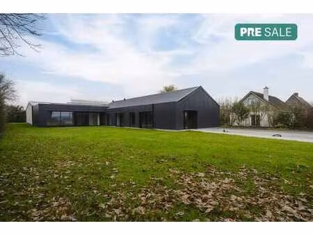 bâtiment commercial prêt à emménager à vendre à poperinge