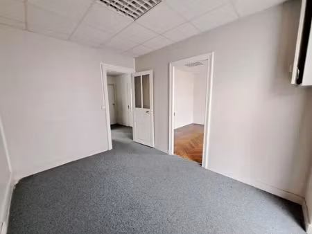 location bureaux et commerces à rezé (44400) : à louer / 50m² rezé