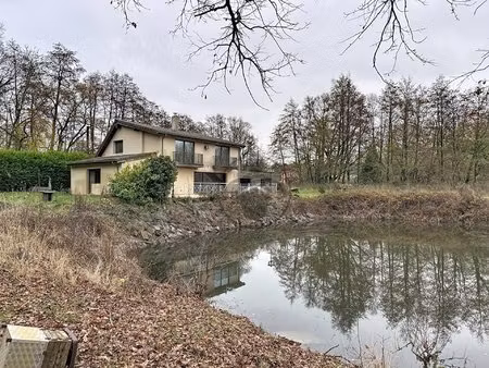 maison familiale avec étang