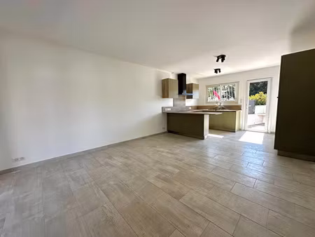 location maison 3 pièces 65 m² à six-fours-les-plages (83140)  1 465 €