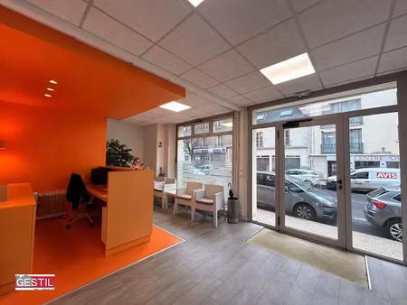 location locaux professionnels 75 m² à pontoise (95000)  1 792 €