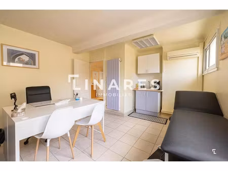 location locaux professionnels 3 pièces 60.6 m² à aubagne (13400)  890 €