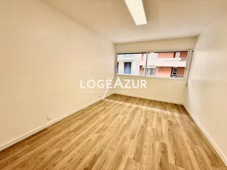 location locaux professionnels 4 pièces 55 m² à antibes (06600)  1 350 €