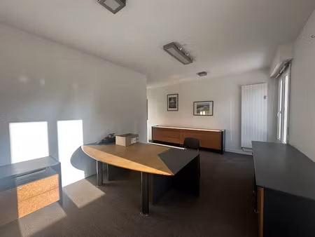 location locaux professionnels 93 m² à amiens (80000)  1 700 €