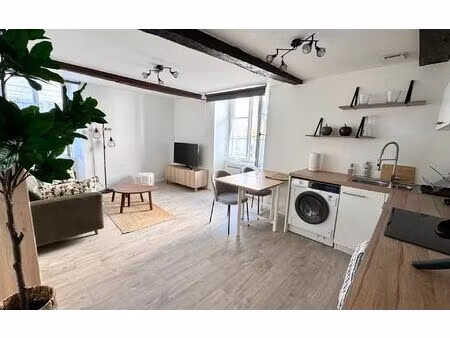location appartement  m² t-2 à la rochelle  775 €