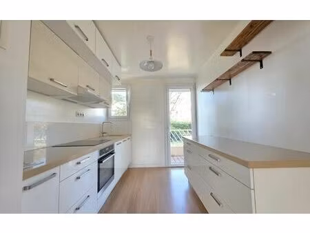 location appartement  m² t-2 à six-fours-les-plages  1 100 €