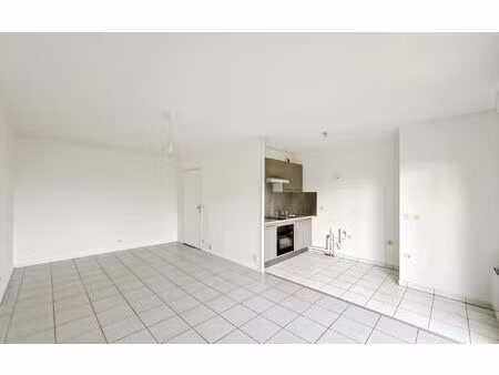 location appartement  40.27 m² t-2 à ris-orangis  820 €