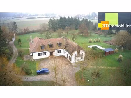 secteur dole  vends belle et grande propriété avec gîte  12 pièces  avec un terrain  pisci