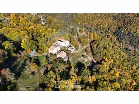 propriété de caractère  alliance de charme et d'autonomie