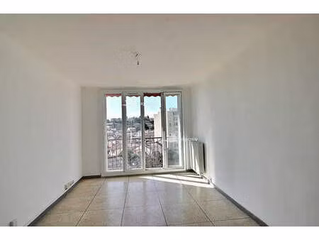 appartement t3- 59 m2 malpasse + verriere de 6 m2 et deux balcons 13013