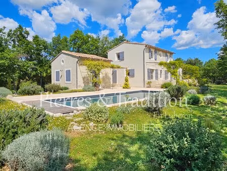 luberon  bastide provençale avec studio indépendant  piscine san un environnement de campa
