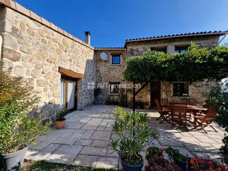 propriété  deux maisons  des annexes  des terrains  étang