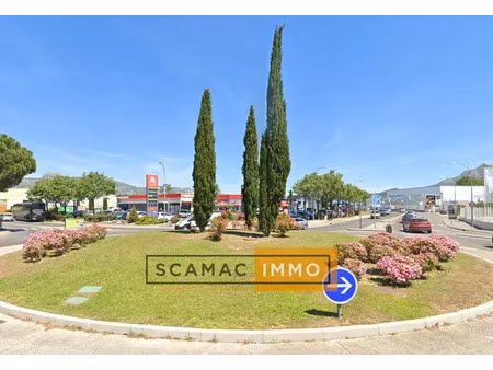 entrepôt de 2050m²