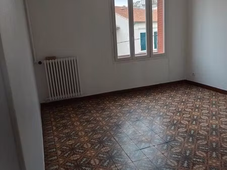 t3 face mairie annexe ouest- avenue monclar