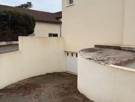 sous-sol avec rampe d'accès 300m2