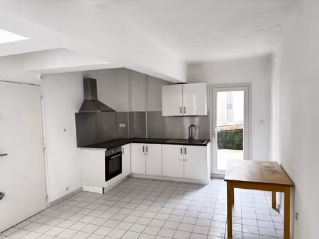 appartement t2 de 47m2 avec terrasse 10m2 - marseille 1er