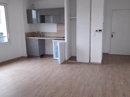 eraudière - résidence récente t2 de 42.7 m2 balcon parking