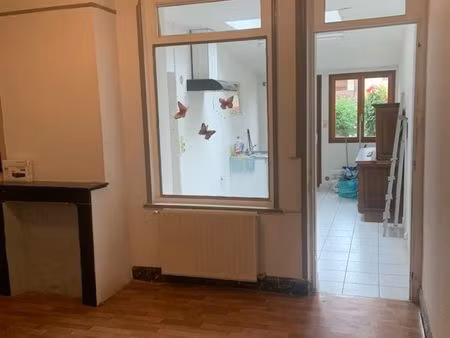 bel appartement situé au 52/54 rue aveluy rez de chaussée