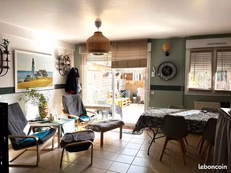 ?maison de ville lumineuse avec terrasse et jardin – unieux ?