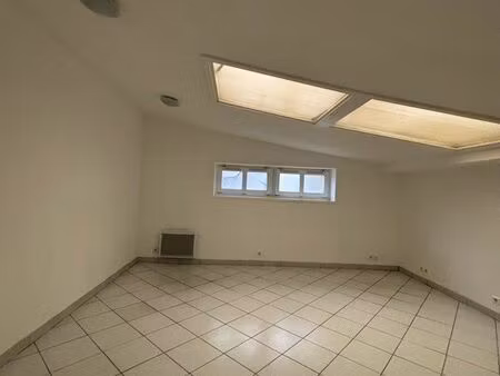 appartement t 2 + cour extérieure lille rue nationale