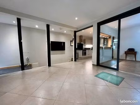 hypercentre rodez : beau t4 en rdc  parfait etat  proche parking