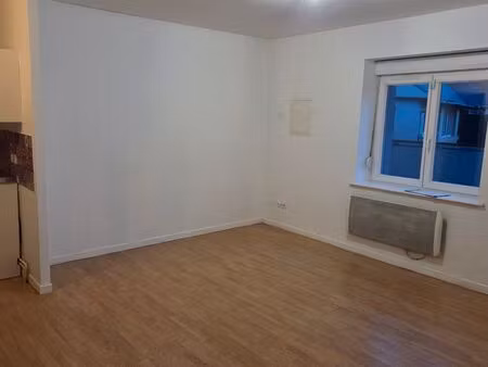 f2 35 m2 terrasse parking 550