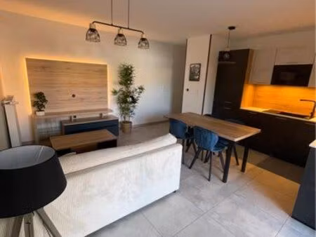 t2 meublé 45 m²-balcon-terrasse-parking