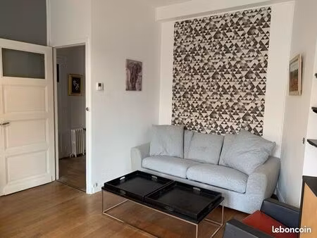 f2 plein centre ville blois meublé