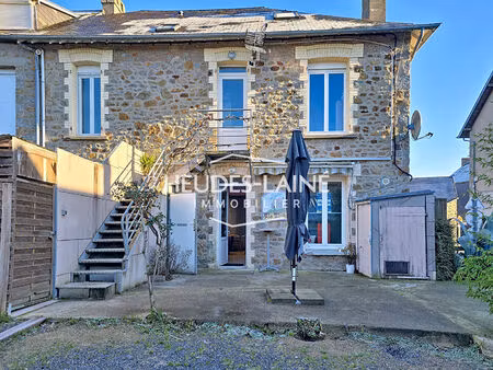 carolles - immeuble à fort potentiel en plein bourg