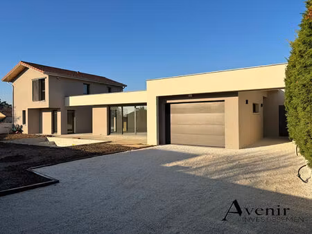 villa contemporaine de 186 m² avec piscine