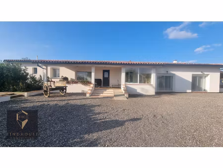 villa t5 de plain-pied 253 m2 piscine étang cadre na