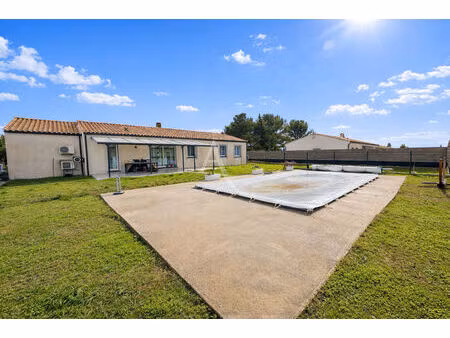 proche carcassonne  maison de plain pied avec piscine et jardin