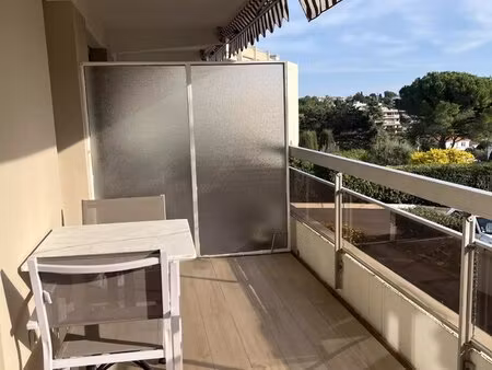 location a l'année - studio refait à neuf avec terrasse - climatisé