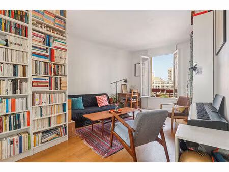 deux pièces traversant avec cave.