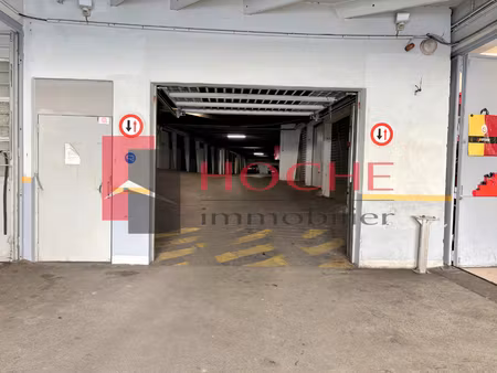 garage fermé et sécurisé - 16 m²