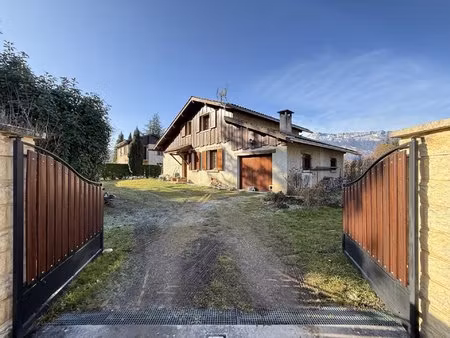 maison de charme avec jardin dans un quartier résidentiel de champ-sur-drac