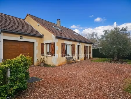exclusivité – maison de caractère avec piscine à lhomme