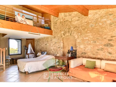 maison de village réhabilitée sur les remparts avec remise à aménager