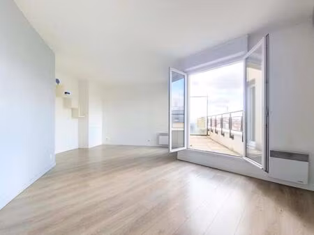 2 pièces de 48m² + terrasse et parking