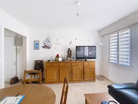 charmant appartement de trois pièces dans un quartier prisé de paris