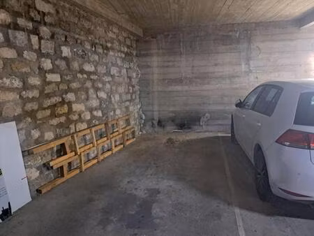 parking - 11m ²