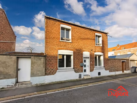 maison individuelle avec 2 chambres et terrasse