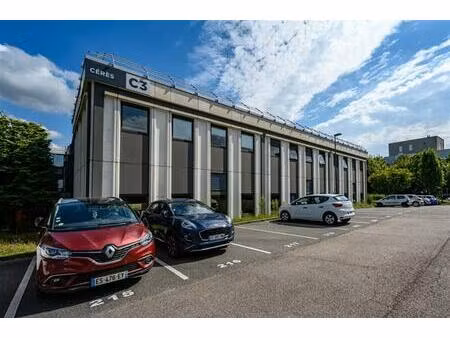 location local d'activités cergy 597 m²