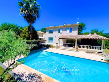 villa de plus de 200m2 sur un terrain de 2000m2